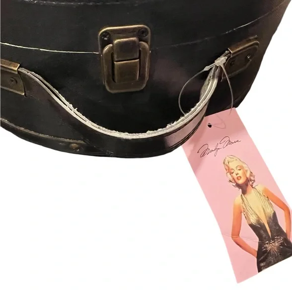 NWT Marilyn Monroe purse for those who loved her fabulous excellent condition - Picture 6 of 9